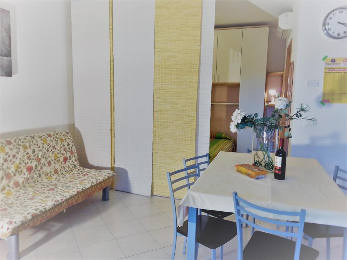 Hotel Apartments Villaggio Dei Fiori 4 Stars Luxury - Great Family Resort - Pet Friendly - With Hypermarket - Delivery Restaurant-Pizzeria - Room Breakfast With Supplement - Ultra Fast Wi-Fi - Play Area For Children - Olympic Swimming Pool - Parking Caorle Exterior foto