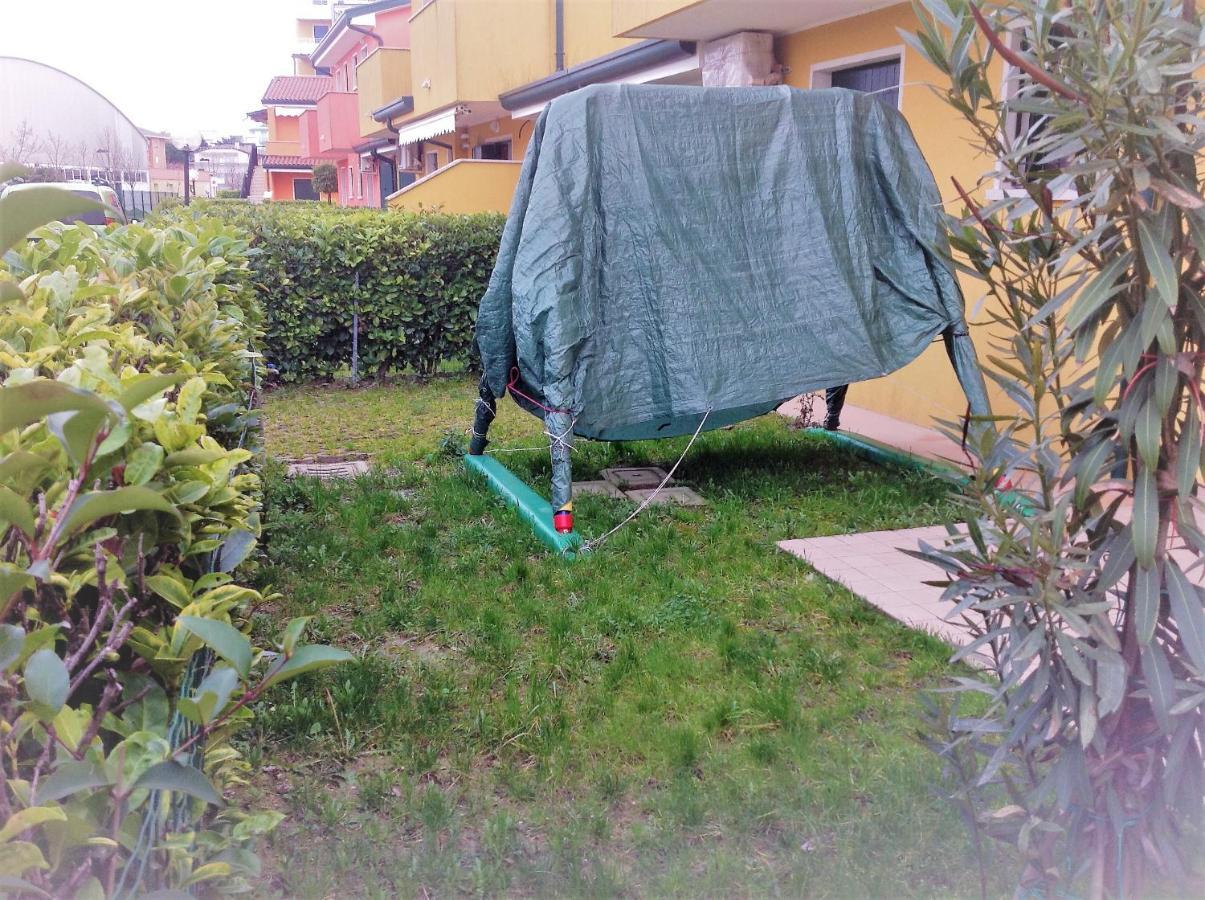 Hotel Apartments Villaggio Dei Fiori 4 Stars Luxury - Great Family Resort - Pet Friendly - With Hypermarket - Delivery Restaurant-Pizzeria - Room Breakfast With Supplement - Ultra Fast Wi-Fi - Play Area For Children - Olympic Swimming Pool - Parking Caorle Exterior foto