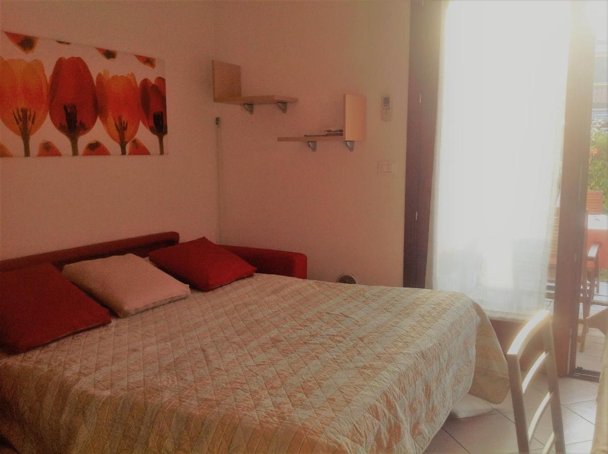 Hotel Apartments Villaggio Dei Fiori 4 Stars Luxury - Great Family Resort - Pet Friendly - With Hypermarket - Delivery Restaurant-Pizzeria - Room Breakfast With Supplement - Ultra Fast Wi-Fi - Play Area For Children - Olympic Swimming Pool - Parking Caorle Exterior foto