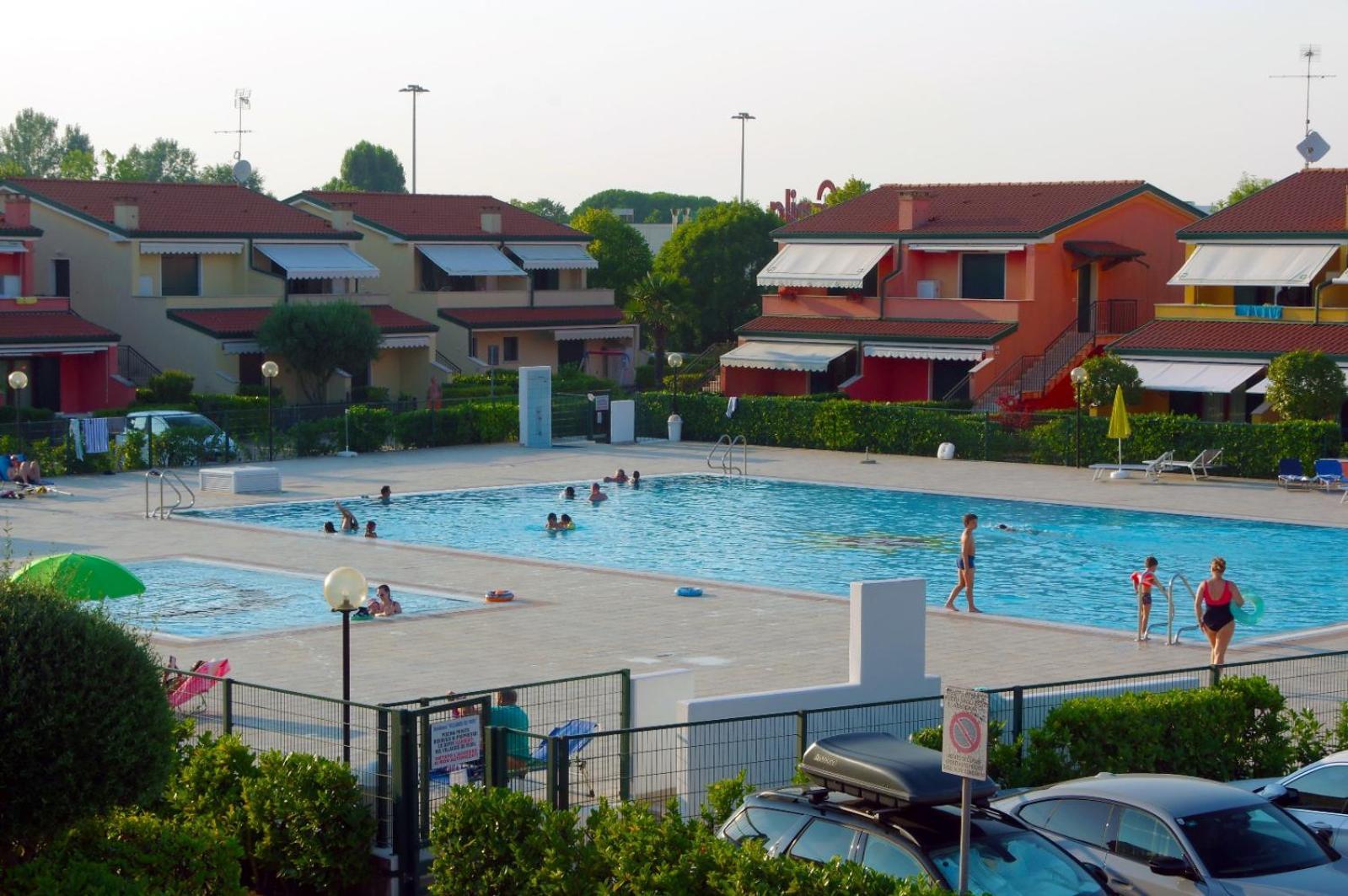 Hotel Apartments Villaggio Dei Fiori 4 Stars Luxury - Great Family Resort - Pet Friendly - With Hypermarket - Delivery Restaurant-Pizzeria - Room Breakfast With Supplement - Ultra Fast Wi-Fi - Play Area For Children - Olympic Swimming Pool - Parking Caorle Exterior foto