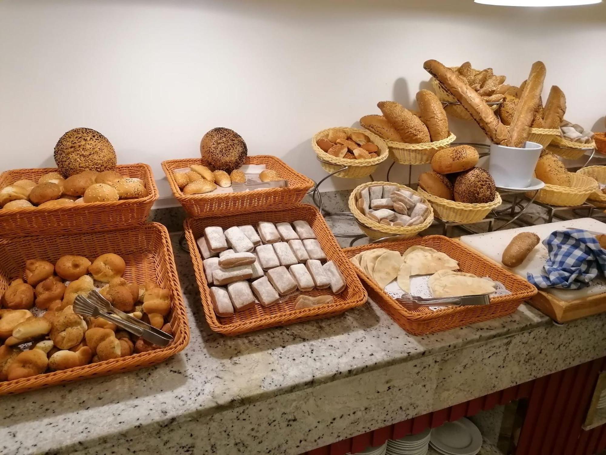 Hotel Apartments Villaggio Dei Fiori 4 Stars Luxury - Great Family Resort - Pet Friendly - With Hypermarket - Delivery Restaurant-Pizzeria - Room Breakfast With Supplement - Ultra Fast Wi-Fi - Play Area For Children - Olympic Swimming Pool - Parking Caorle Exterior foto