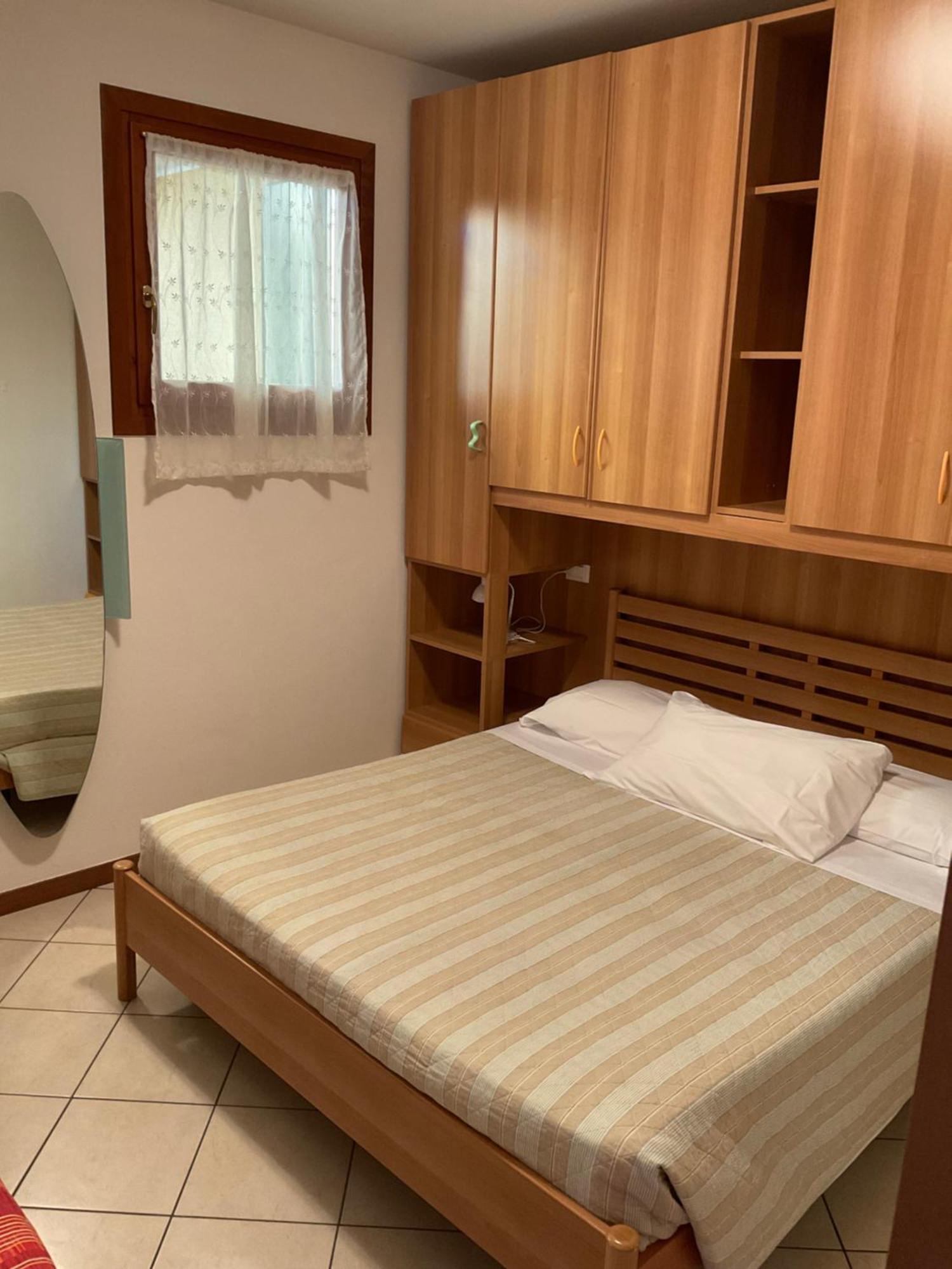 Hotel Apartments Villaggio Dei Fiori 4 Stars Luxury - Great Family Resort - Pet Friendly - With Hypermarket - Delivery Restaurant-Pizzeria - Room Breakfast With Supplement - Ultra Fast Wi-Fi - Play Area For Children - Olympic Swimming Pool - Parking Caorle Exterior foto